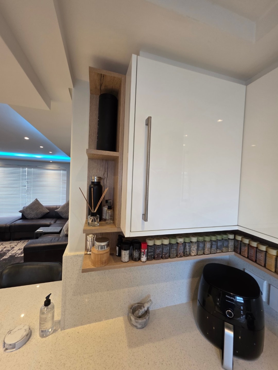 2 Bedroom Property for Sale in Lansdowne Western Cape